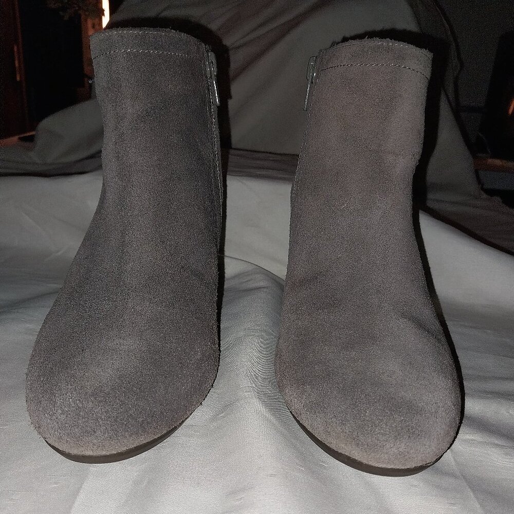 Vionic Women’s Parkwood Paloma Ankle Boot Griege Suede Size (8.5)